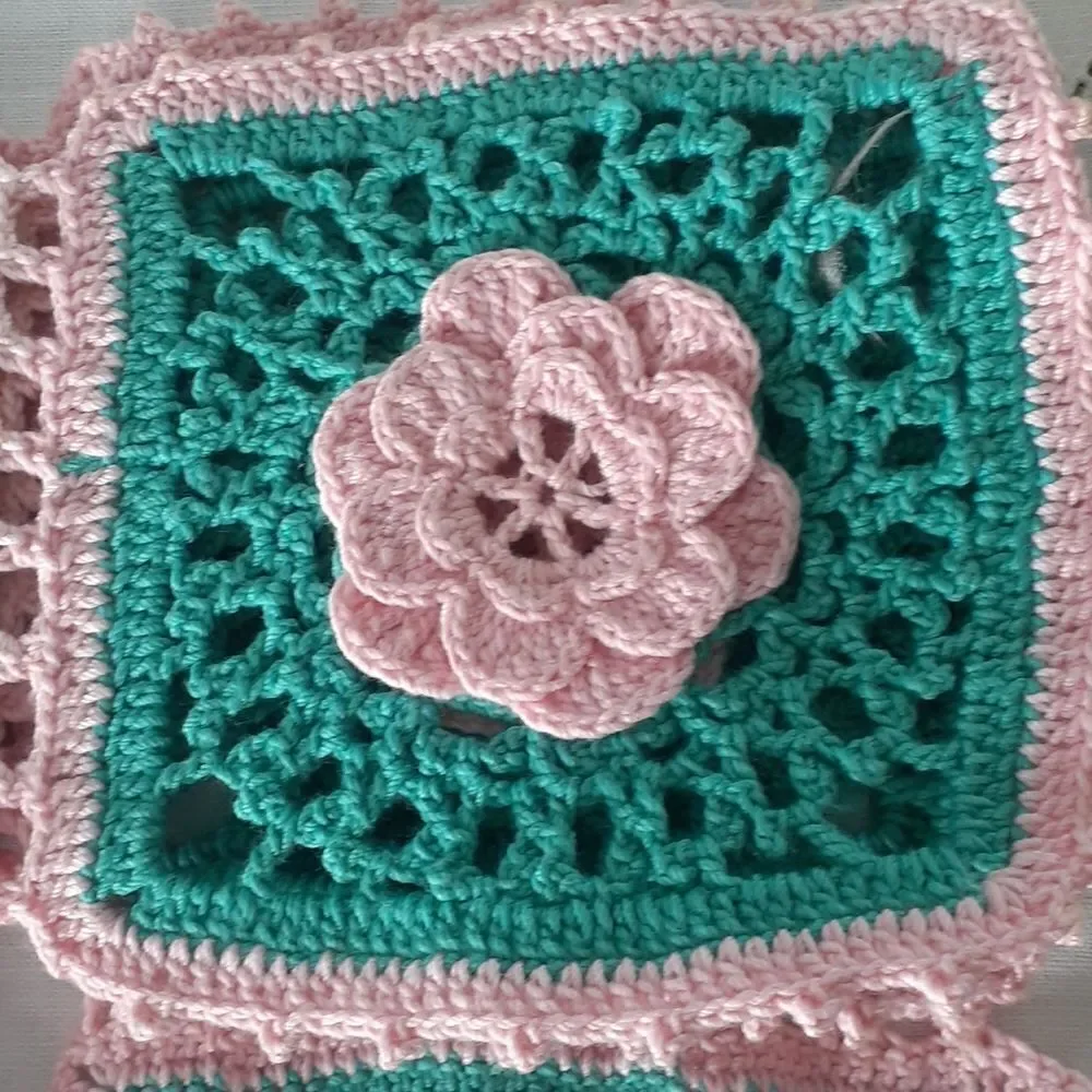Vintage Crocheted Rosettes mat,& 4 More Rosette Pcs.